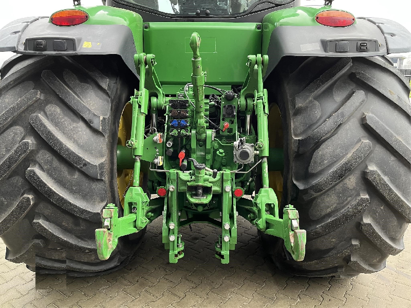 2014 JOHN DEERE 8310R à vendre