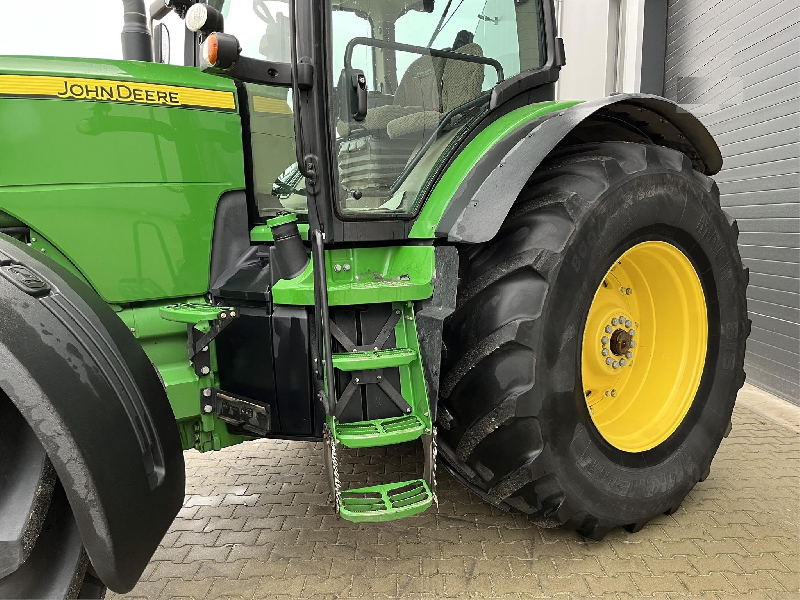 2014 JOHN DEERE 8310R à vendre